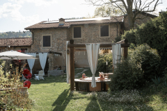 la baita per le vacanze in pietra di naturas, in un caratteristico e piccolo borgo alpino, immerso nel verde e nella natura incontaminata. Nel Nord Ovest d